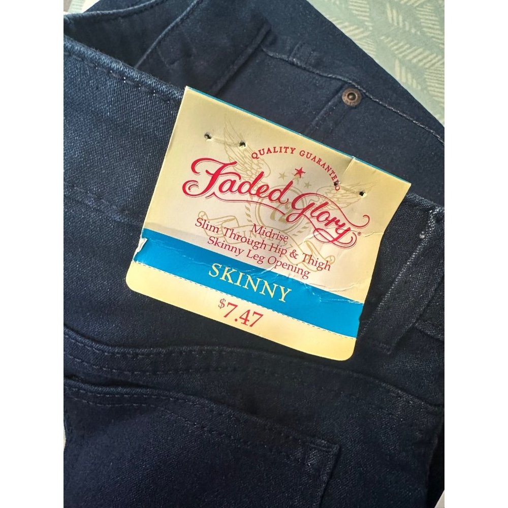 6 FOR $10 NWT size 8 skinny pants - Picture 2 of 3